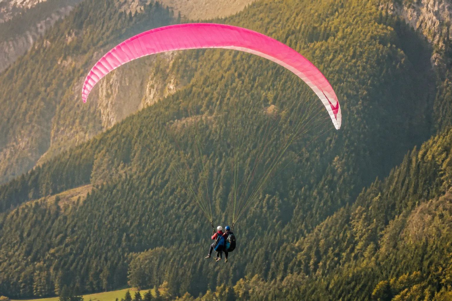 Accident de parapente : trois réflexes de sécurité pour vos vols en biplace