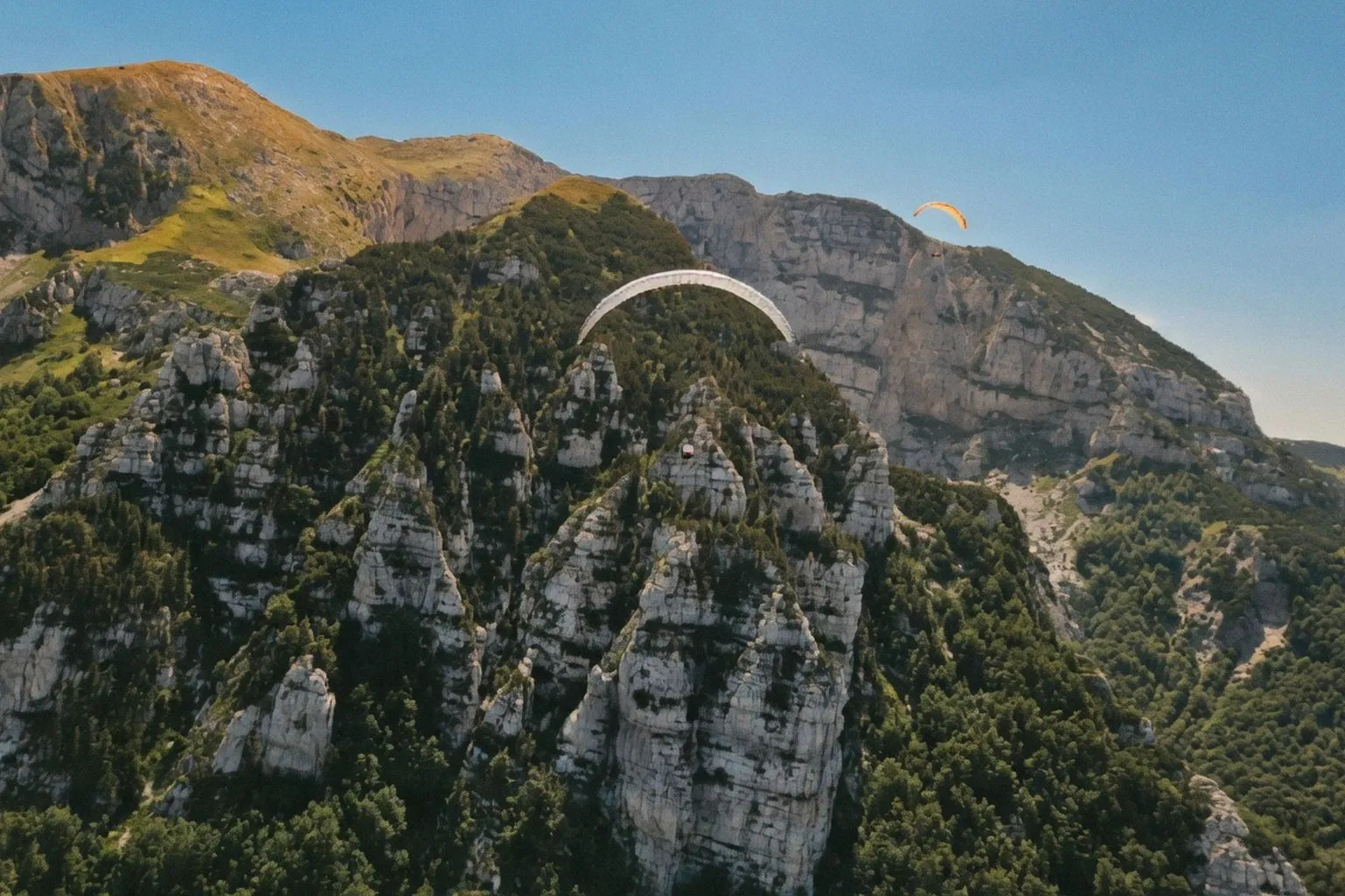 Desant na Drvar : immersion au cœur de l'élite mondiale du parapente