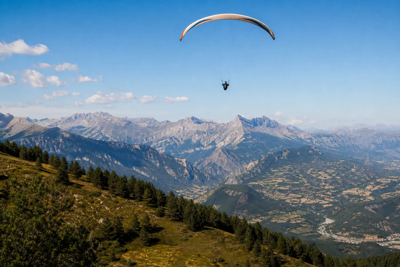 Hautes-Alpes : comment choisir votre baptême de parapente loin de la foule estivale
