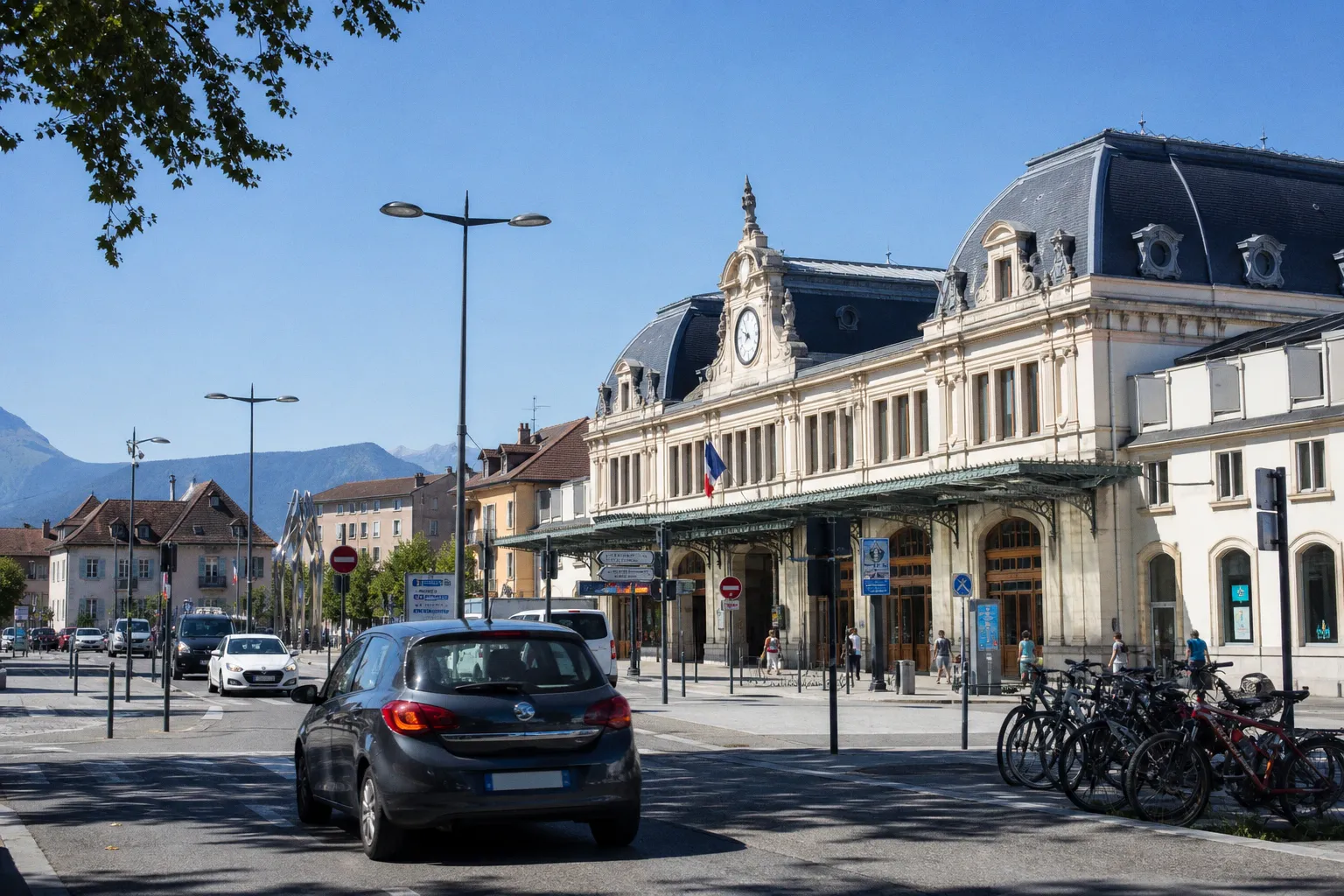 Location de voiture à Annecy : guide pratique