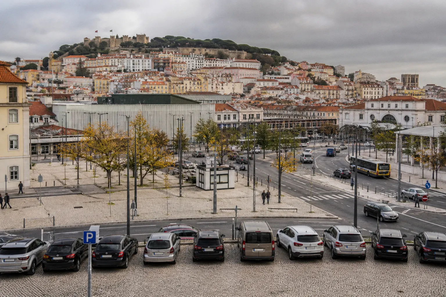Louer une voiture à Lisbonne : guide pratique 2026
