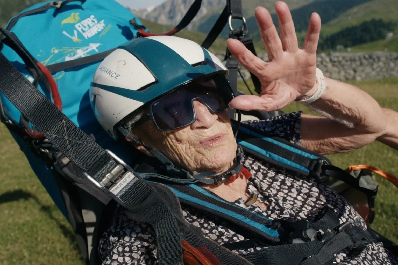 Parapente en Ehpad : quand des résidents de 90 ans prennent leur envol