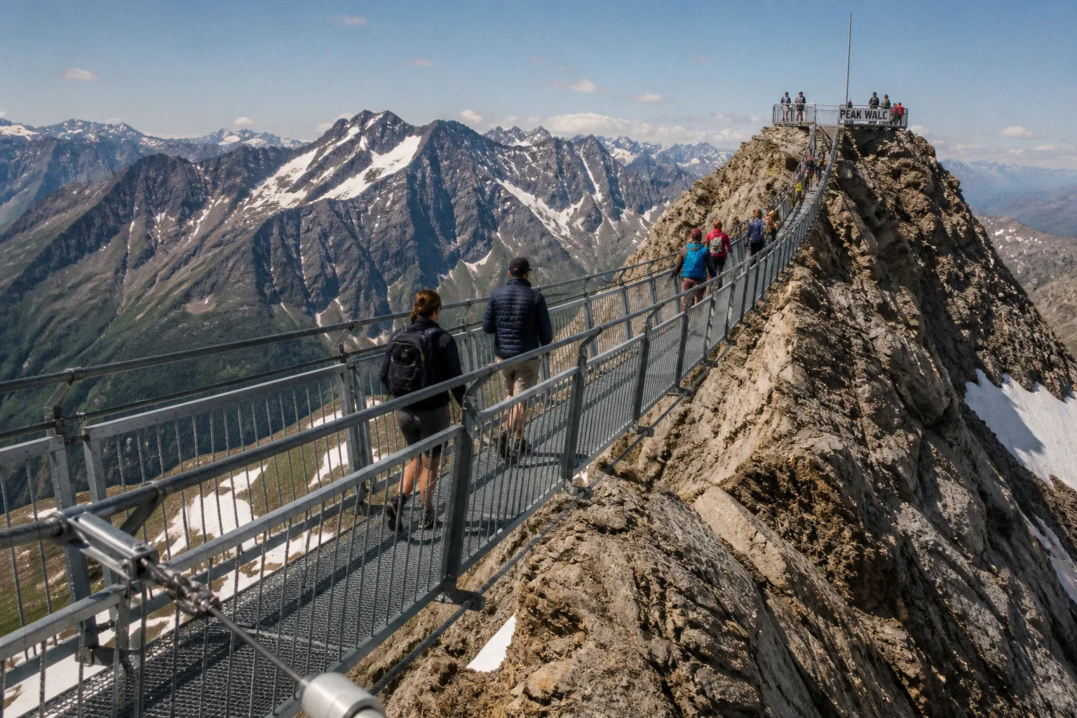 Peak Walk : l'expérience vertigineuse des sommets suisses à 3 000 mètres