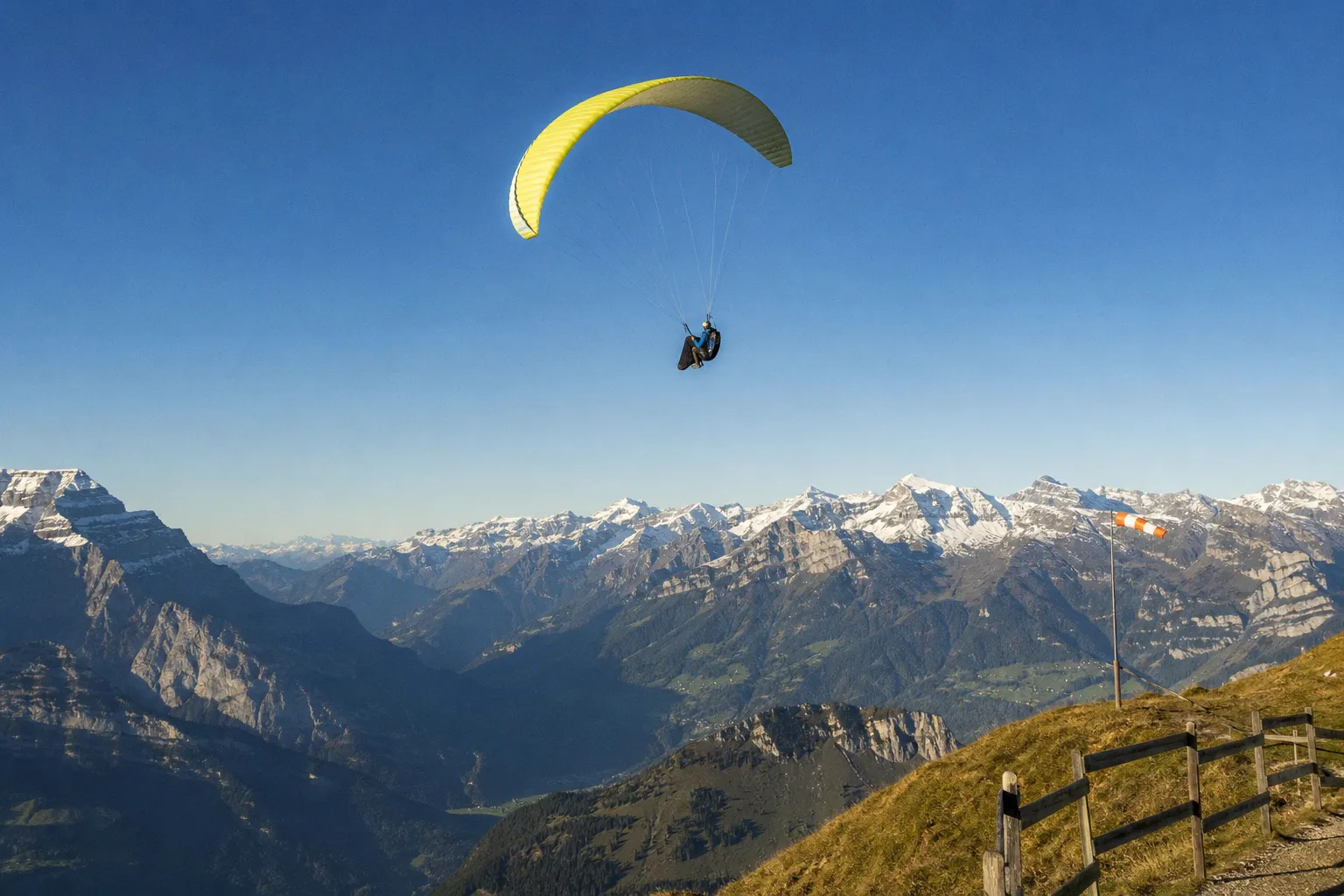 Série noire en parapente : quatre décès en trois jours dans les Alpes suisses