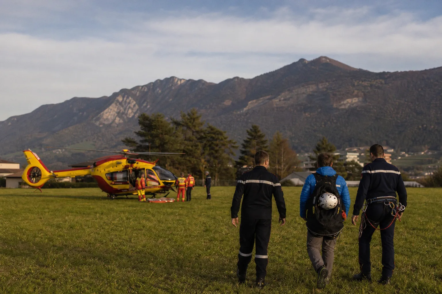 Une parachutiste expérimentée meurt lors d’un saut en France : enquête ouverte sur les circonstances du drame